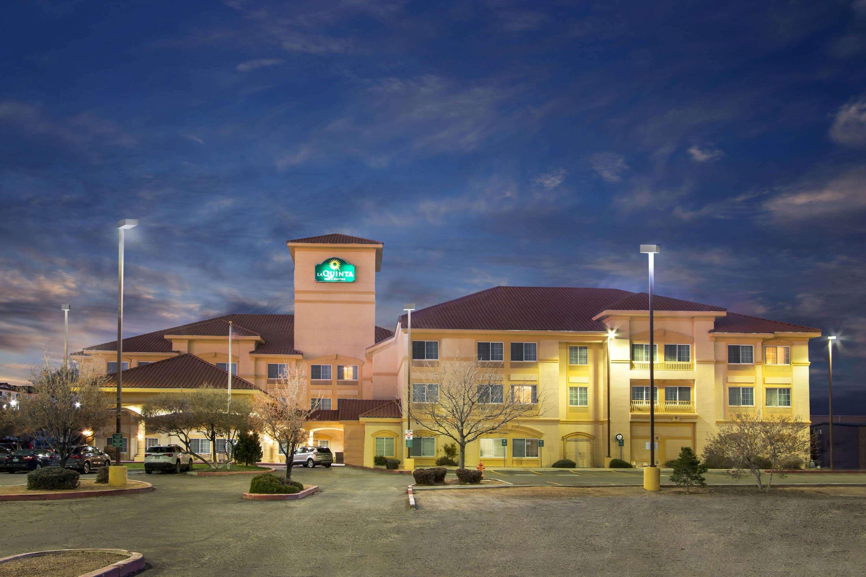 La Quinta Inn & Suites By Wyndham Albuquerque Midtown Bagian luar foto