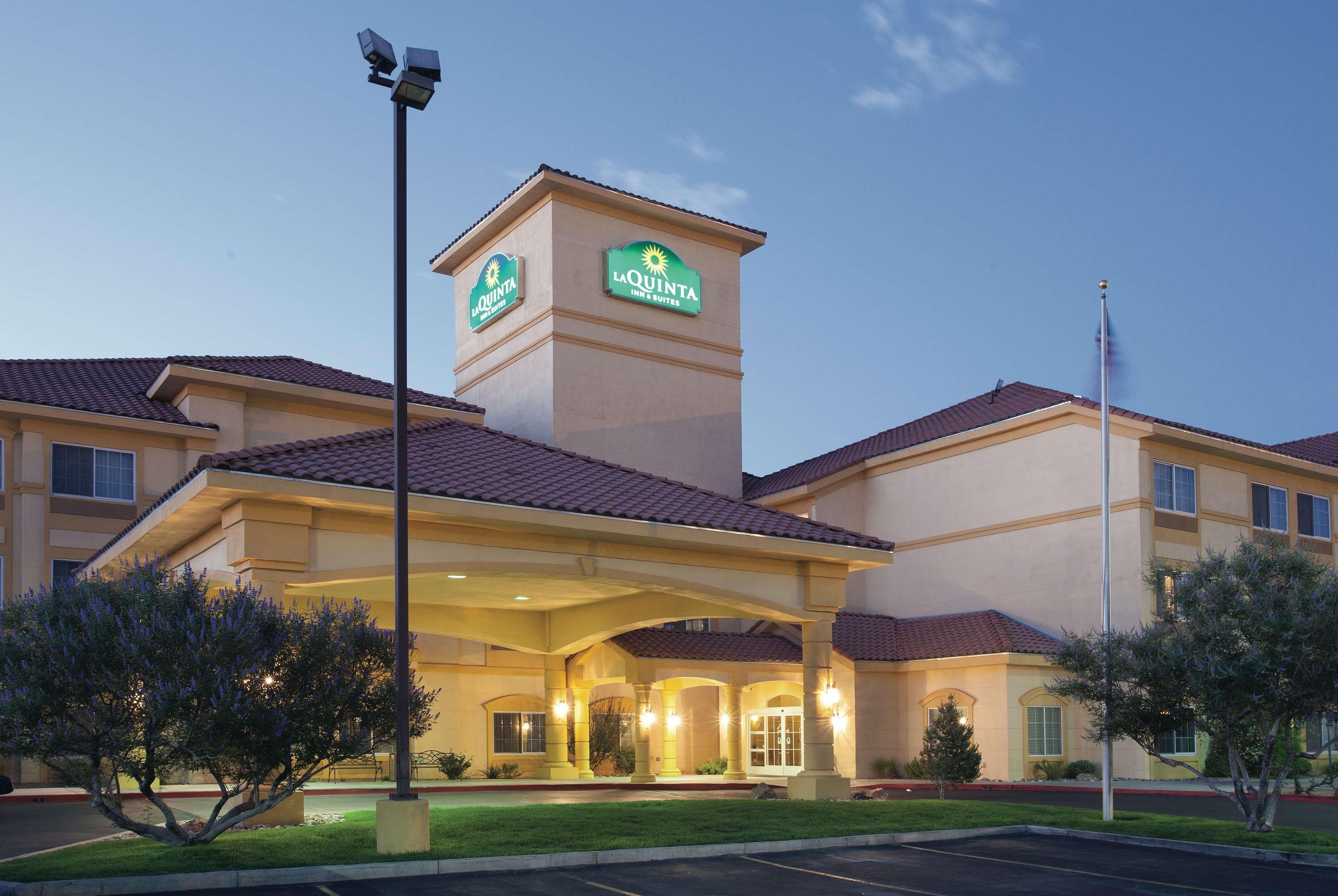 La Quinta Inn & Suites By Wyndham Albuquerque Midtown Bagian luar foto