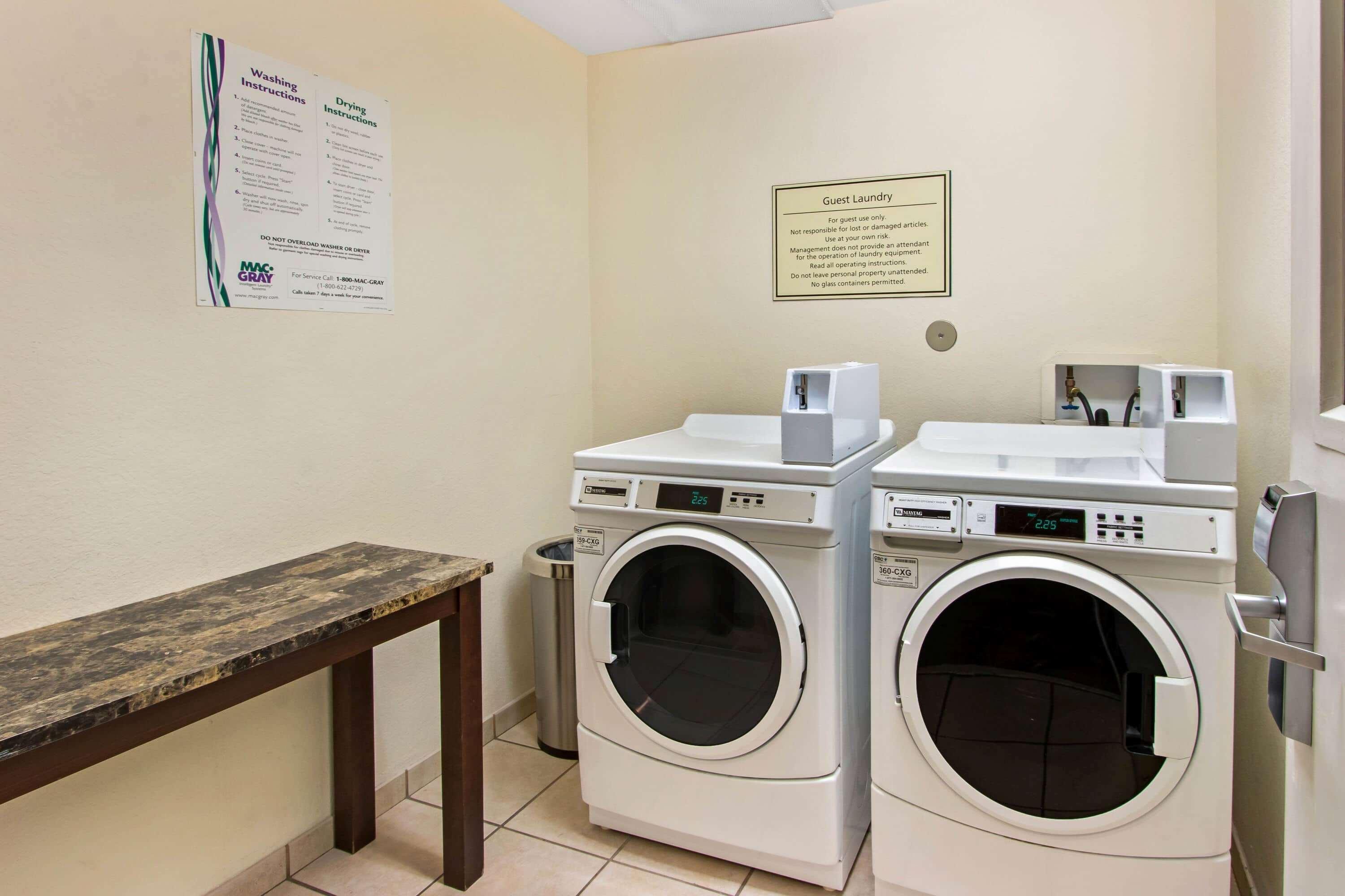 La Quinta Inn & Suites By Wyndham Albuquerque Midtown Bagian luar foto