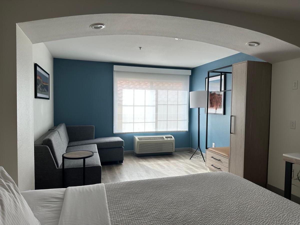 La Quinta Inn & Suites By Wyndham Albuquerque Midtown Bagian luar foto