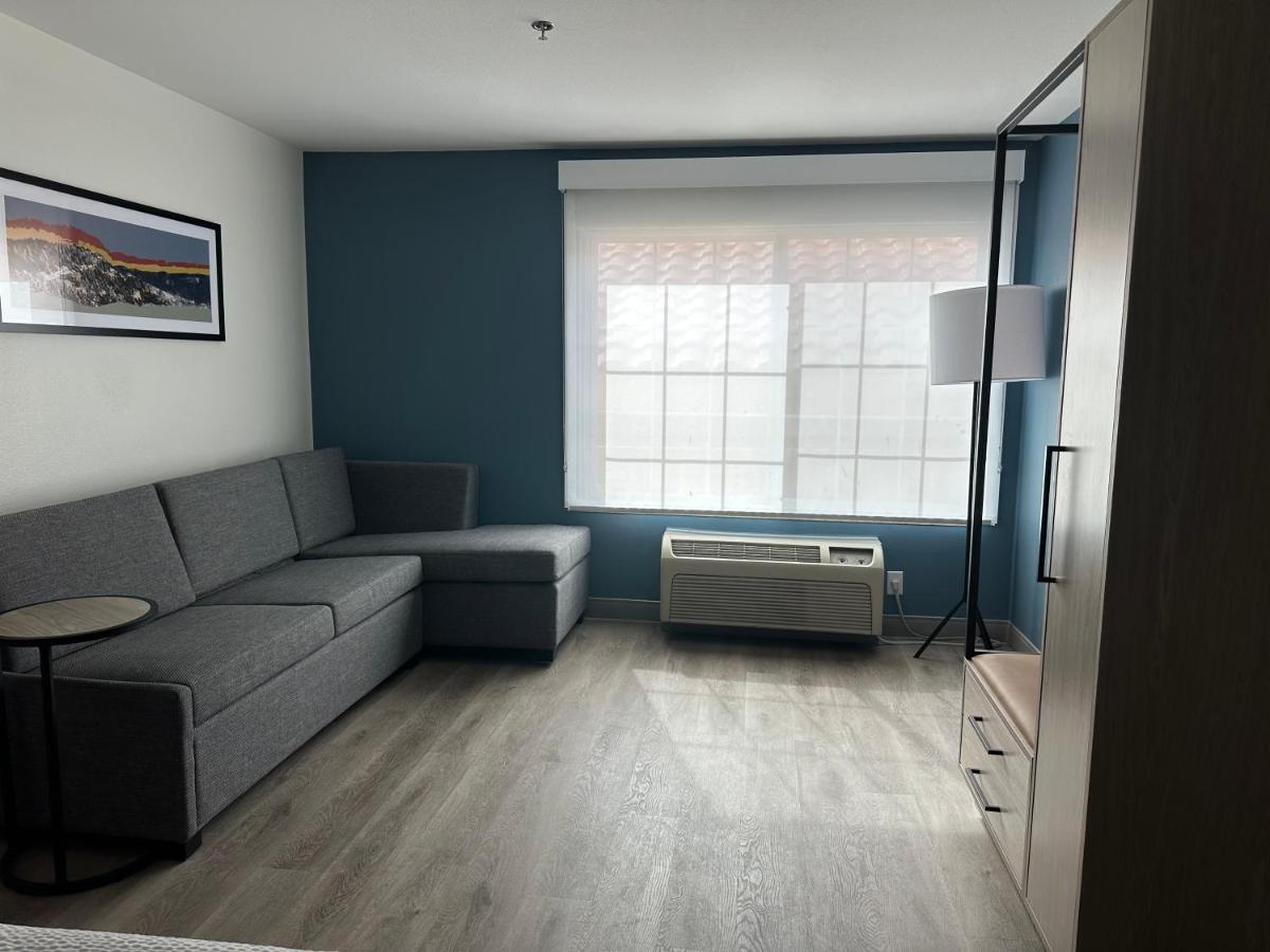 La Quinta Inn & Suites By Wyndham Albuquerque Midtown Bagian luar foto