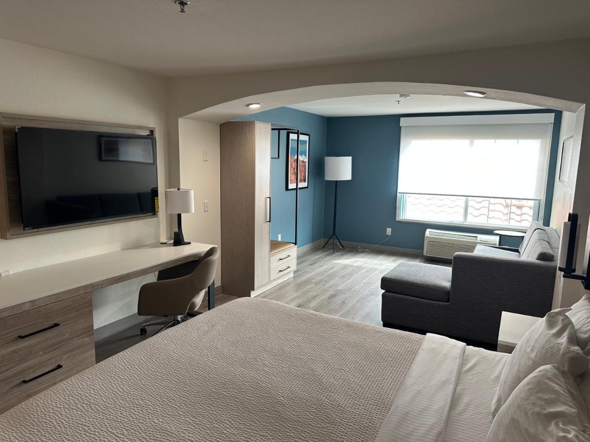La Quinta Inn & Suites By Wyndham Albuquerque Midtown Bagian luar foto