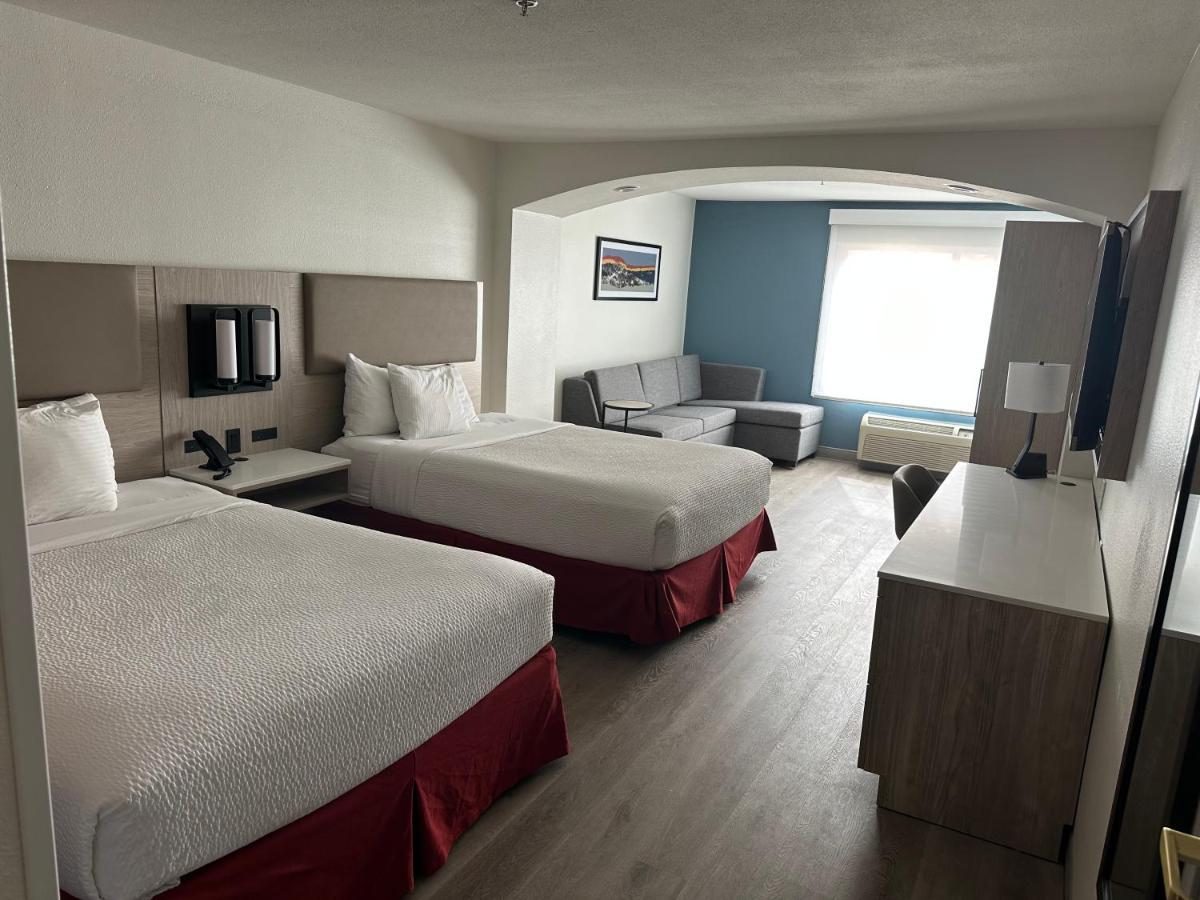 La Quinta Inn & Suites By Wyndham Albuquerque Midtown Bagian luar foto