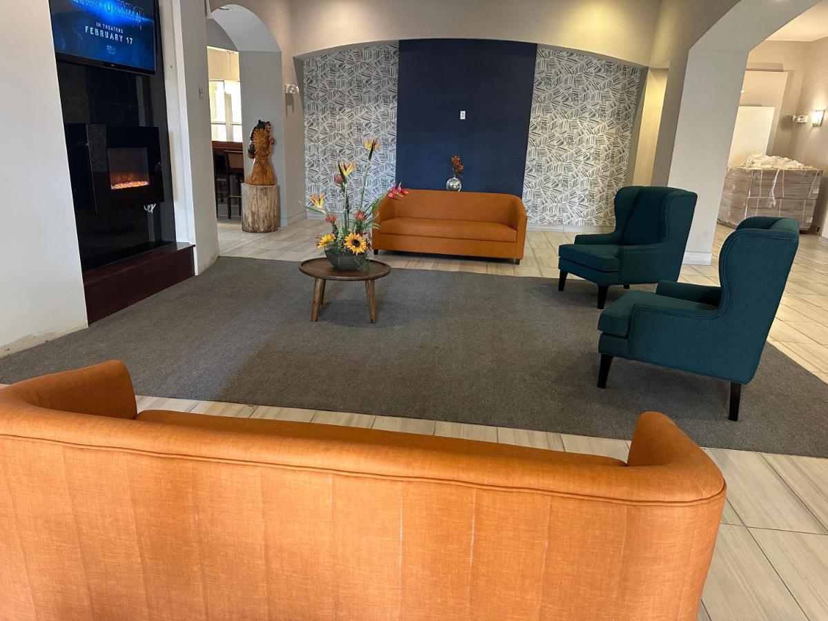 La Quinta Inn & Suites By Wyndham Albuquerque Midtown Bagian luar foto