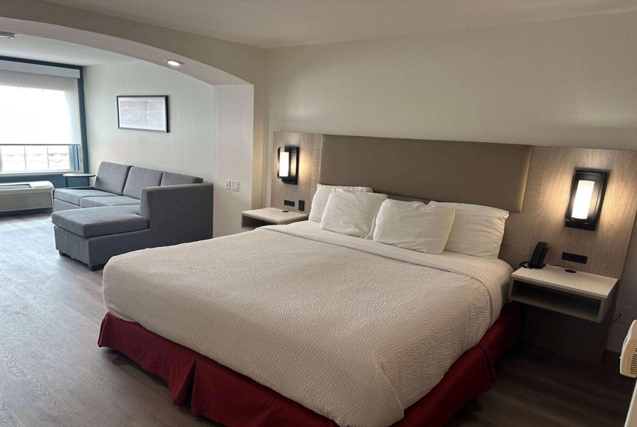 La Quinta Inn & Suites By Wyndham Albuquerque Midtown Bagian luar foto