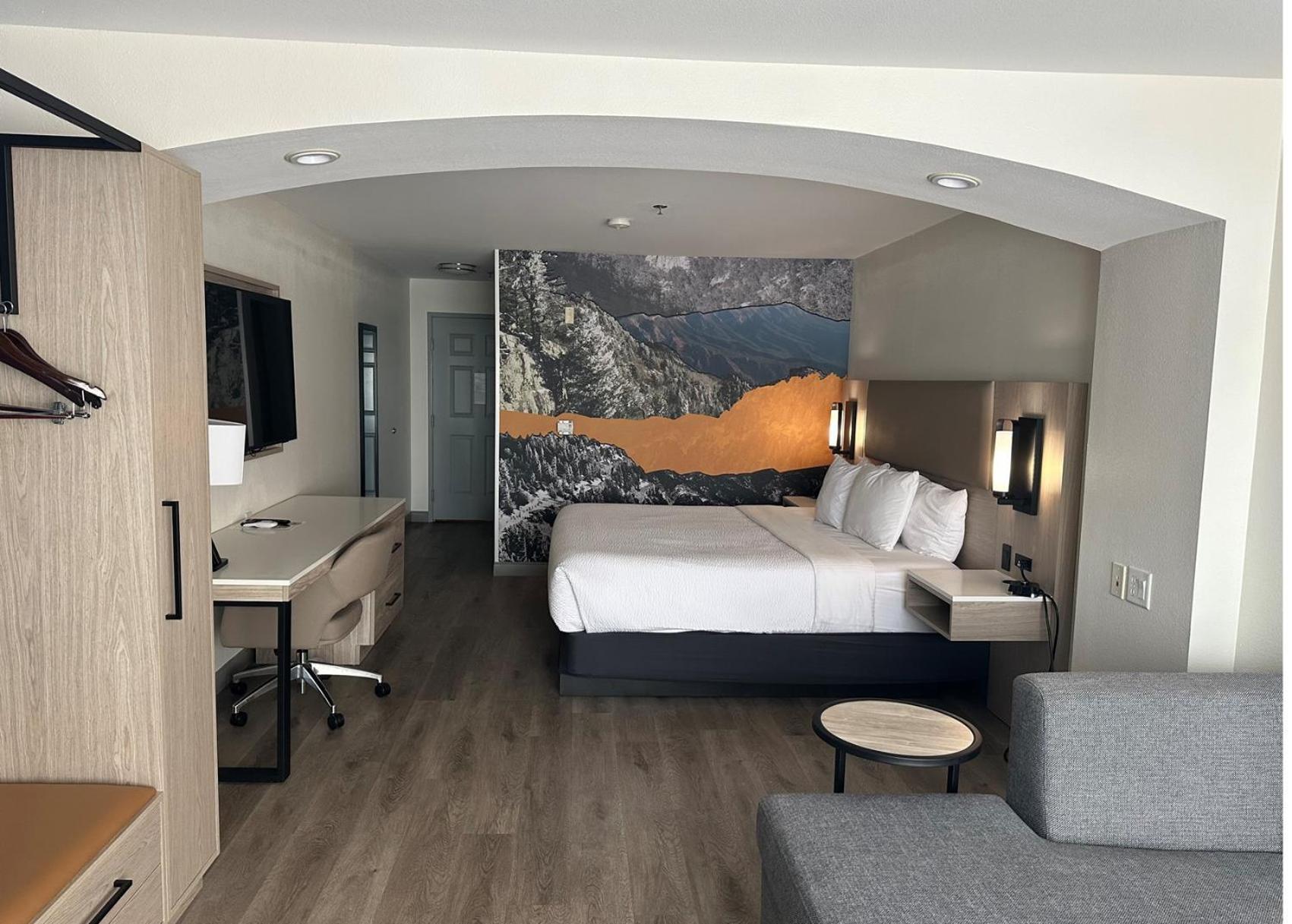 La Quinta Inn & Suites By Wyndham Albuquerque Midtown Bagian luar foto